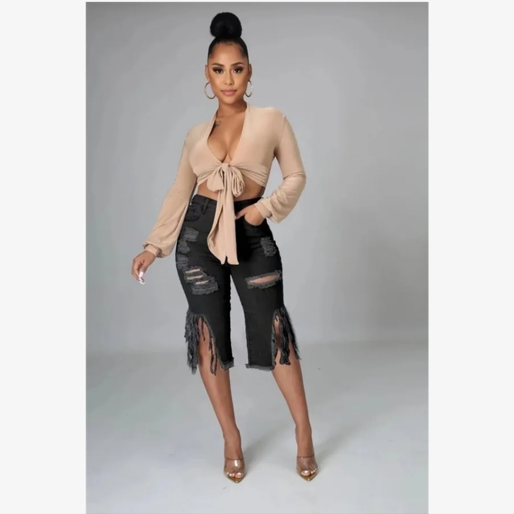 Distressed Knee Length Capri Shorts Black